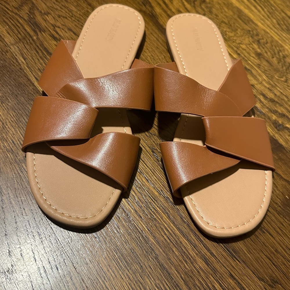 Tan Women’s flat Old Navy Sandals